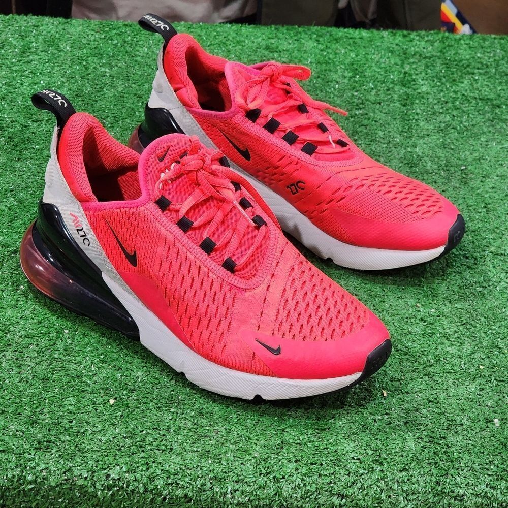 NIKE AIR MAX 270 - Women's Sneakers - SIZE 8.5.